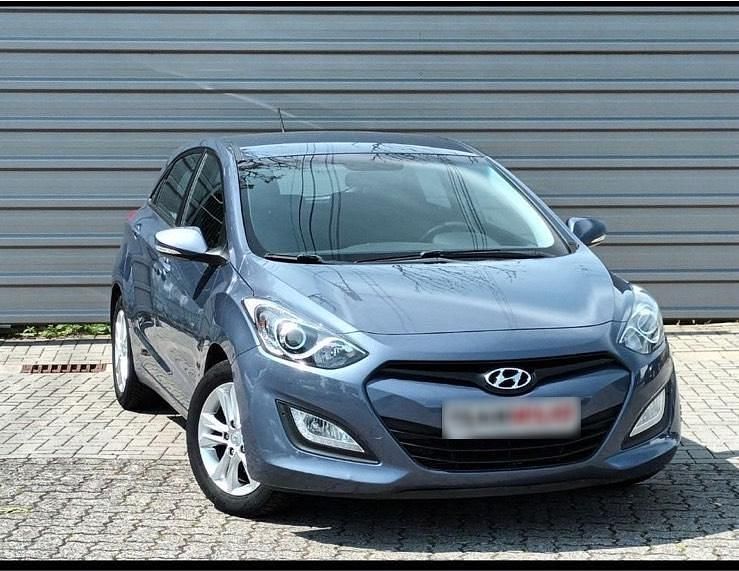 Gebraucht Hyundai i30 99 PS (72 kW) 2012 Blau Limousine