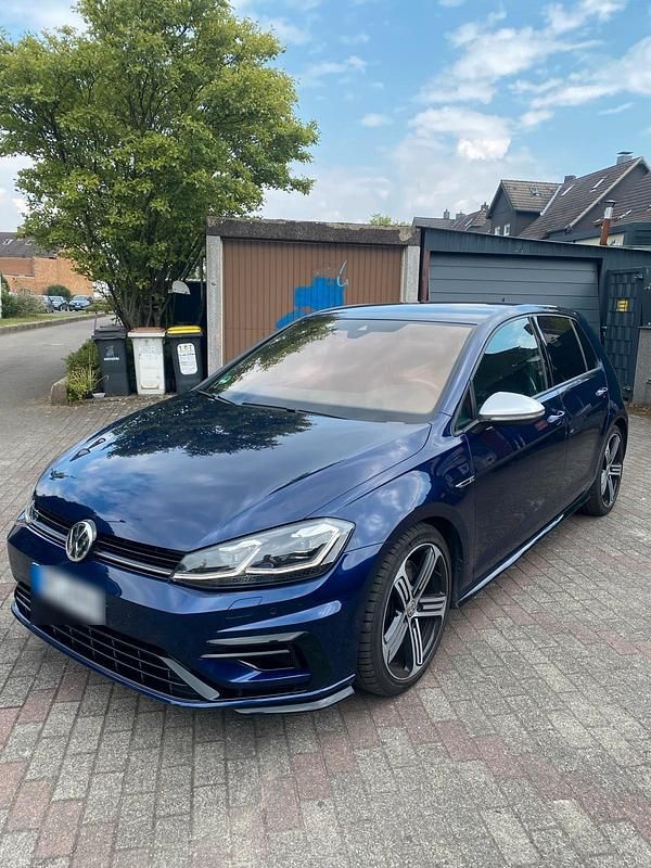 Blau Gebraucht 2017 VW Golf VII R Limousine | 27.990 € (Teuer) - Bild 1/4