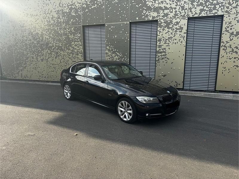 Schwarz Gebraucht 2011 BMW 320 Efficient Dynamics Limousine | 4.500 € (Superpreis) - Bild 1/4
