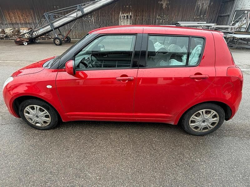 Gebraucht Suzuki Swift 90 PS (66 kW) 2008 Rot Kleinwagen
