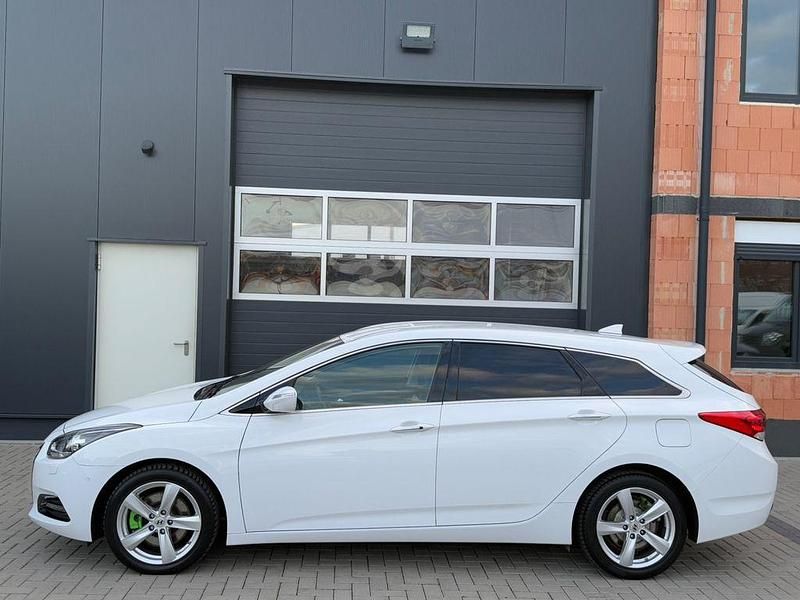 Gebraucht Hyundai i40 Premium 141 PS (103 kW) 2016 Weiß Kombi