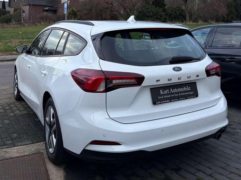Gebraucht Ford Focus 120 PS (88 kW) 2022 Frostweiß Kombi