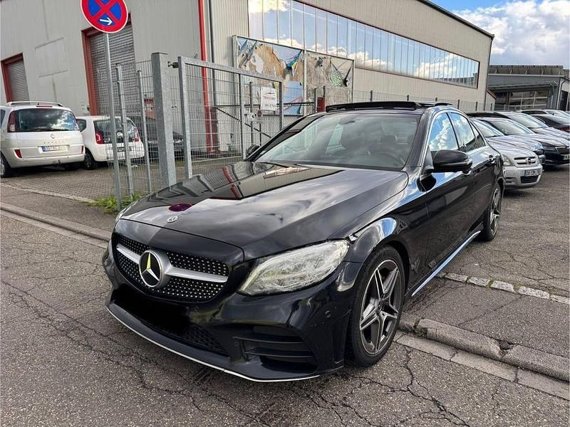 Schwarz Gebraucht 2018 Mercedes C220 AMG Limousine | 16.500 € - Bild 1/4