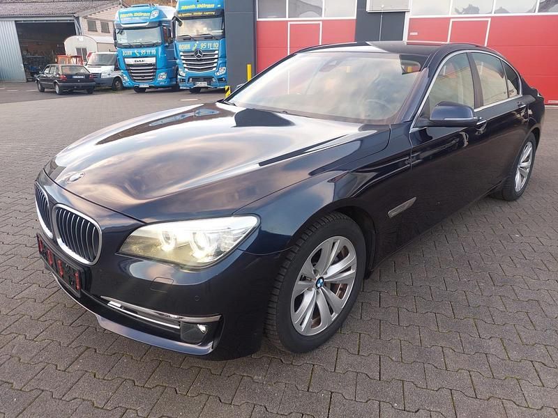 Blau Gebraucht 2012 BMW 740 Limousine | 19.999 € (Superpreis) - Bild 1/4