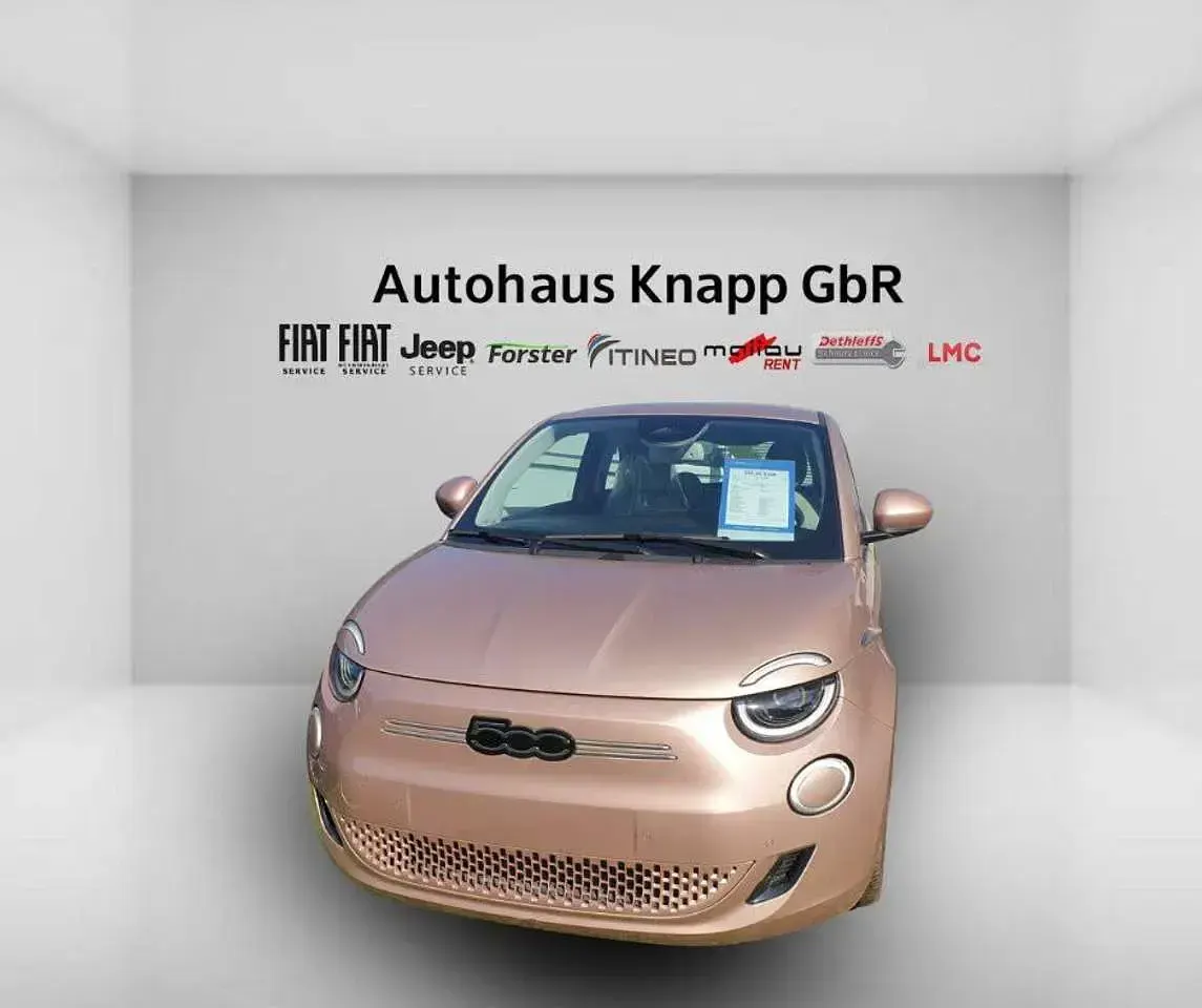 Gebraucht Fiat 500e La Prima 86 kW (118 PS) 2023 Colore esterno (rose gold) Kleinwagen