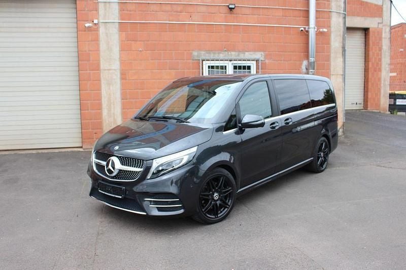 Grau Gebraucht 2019 Mercedes 300 AMG Van / Kleinbus | 49.999 € - Bild 1/4