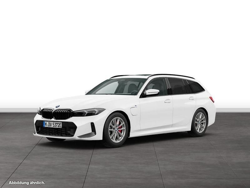 Weiß Gebraucht 2024 BMW 330e Kombi | 50.940 € (Teuer) - Bild 1/2
