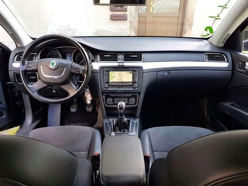 Gebraucht Skoda Superb Elegance 140 PS (102 kW) 2011 Schwarz Kombi