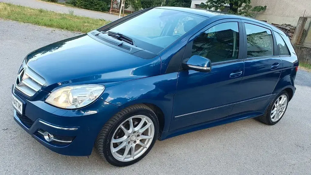 Gebraucht Mercedes B200 140 PS (102 kW) 2010 Blau Van / Kleinbus