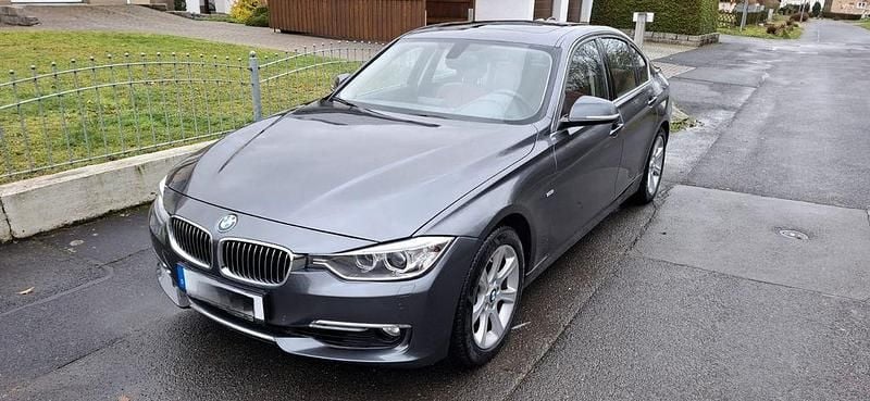 Grau Gebraucht 2012 BMW 328 Luxury Line Limousine | 12.200 € (Guter Preis) - Bild 1/4