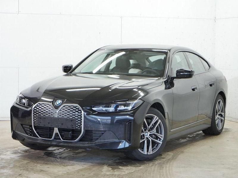 Gebraucht BMW i4 Shadowline 211 kW (287 PS) 2025 Black sapphire (schwarz) Limousine