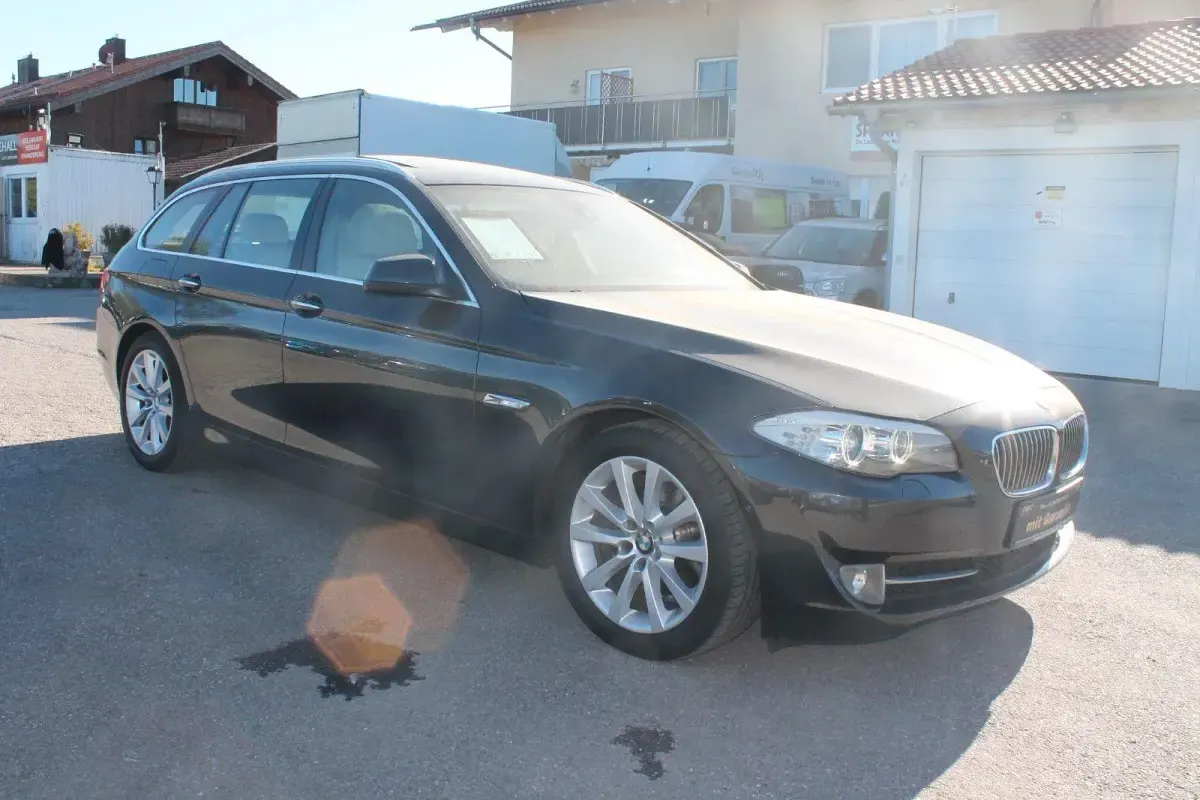 Gebraucht BMW 523 204 PS (150 kW) 2010 Grau Kombi