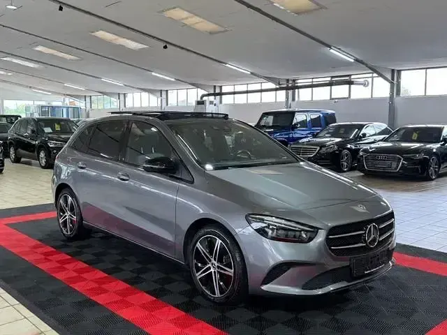 Gebraucht Mercedes B250e 160 PS (117 kW) 2022 Grau Kleinwagen