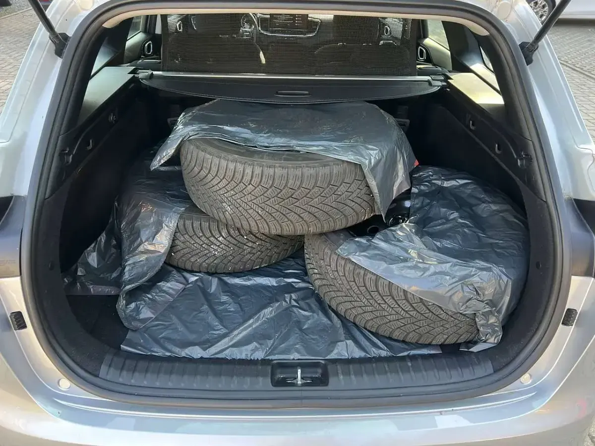 Gebraucht Kia Ceed Sportswagon Vision 140 PS (102 kW) 2024 (kcs) sparklingsilber met. Kombi