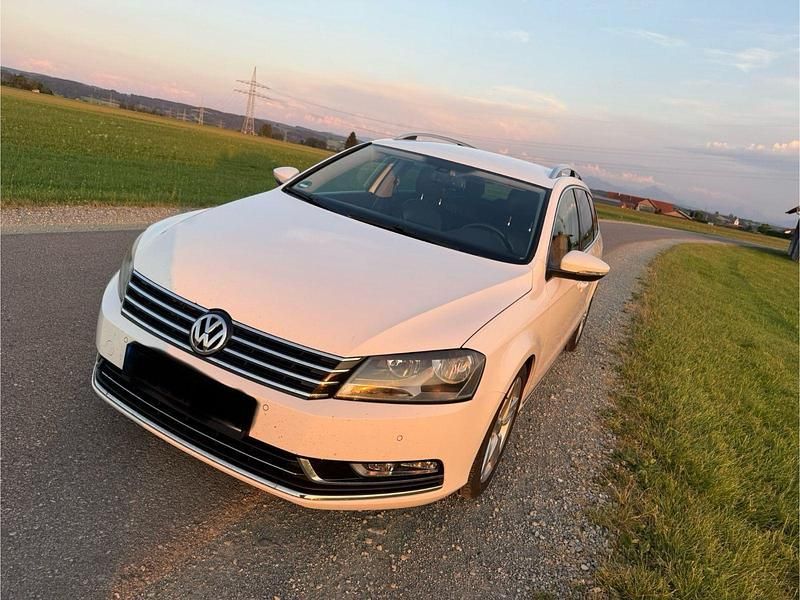 Weiß Gebraucht 2011 VW Passat Highline Kombi | 7.998 € (Fairer Preis) - Bild 1/4