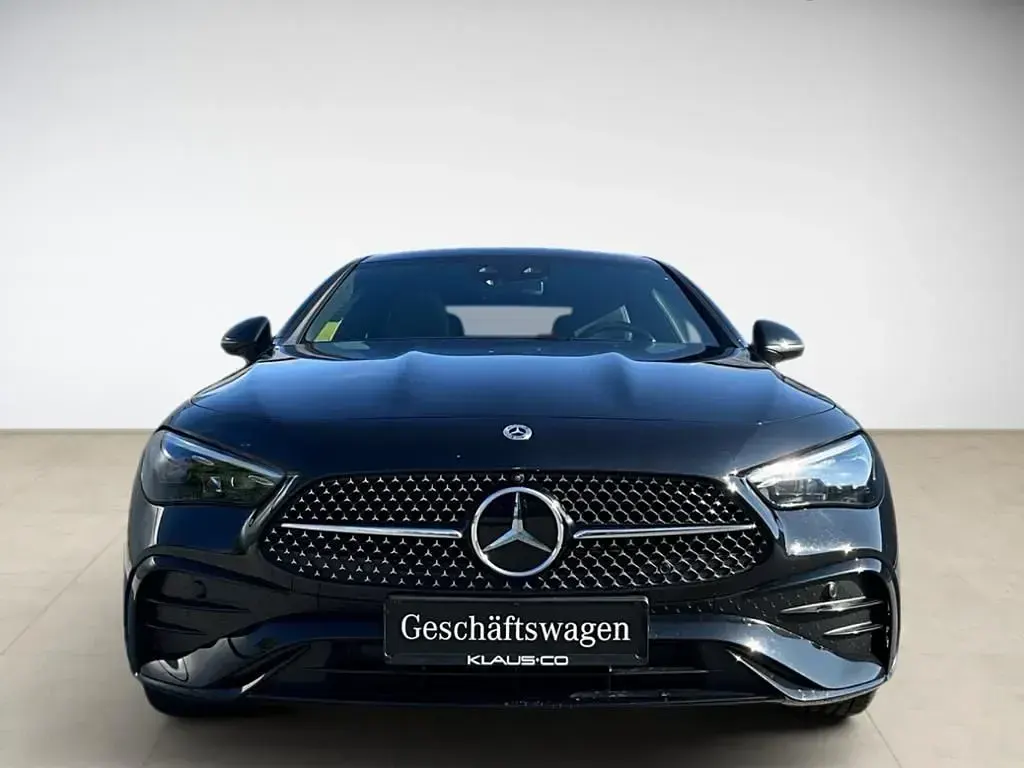 Gebraucht Mercedes E300 AMG 204 PS (150 kW) 2025 Metalliclack obsidianschwarz (metallic) Coupé