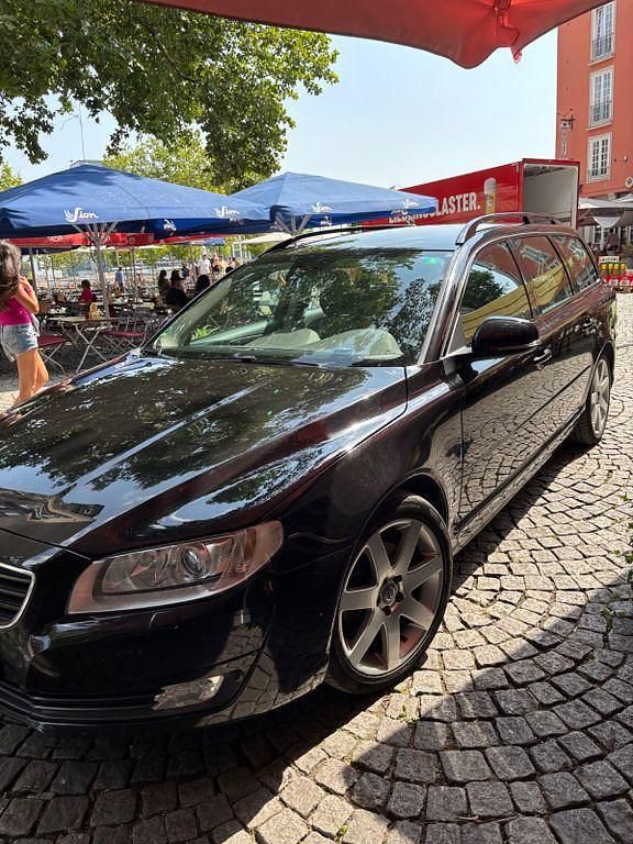 Schwarz Gebraucht 2016 Volvo V70 Momentum Kombi | 8.600 € (Fairer Preis) - Bild 1/4