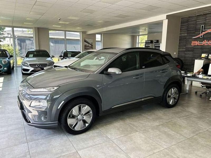 Gebraucht Hyundai Kona Basis 100 kW (136 PS) 2020 Grau SUV