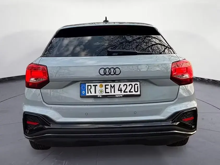 Neu Audi Q2 S-Line 150 PS (110 kW) 2025 Grau SUV