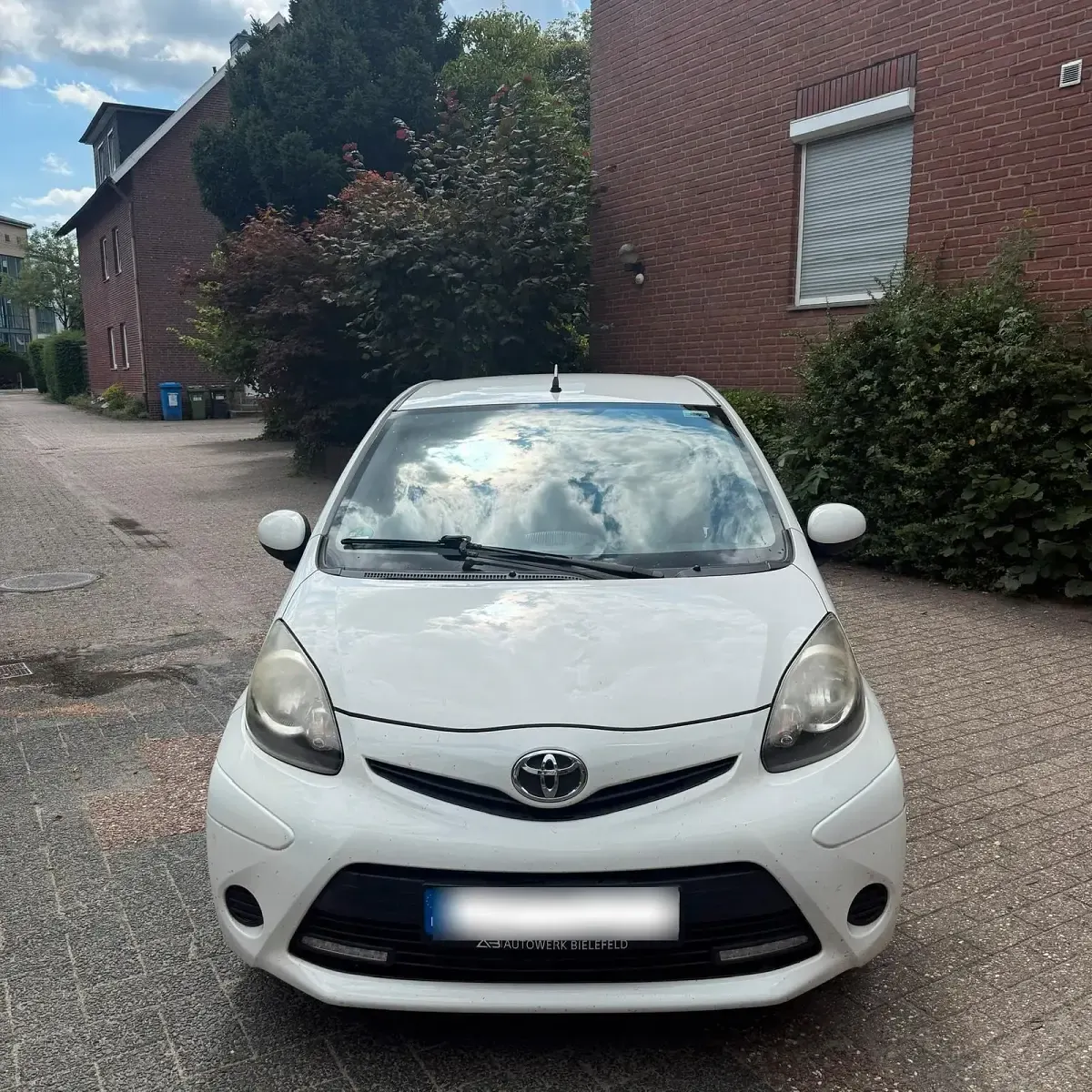 Gebraucht Toyota Aygo 68 PS (50 kW) 2012 Weiß Kleinwagen