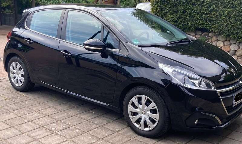 Schwarz Gebraucht 2016 Peugeot 208 Kleinwagen | 5.500 € (Fairer Preis) - Bild 1/4