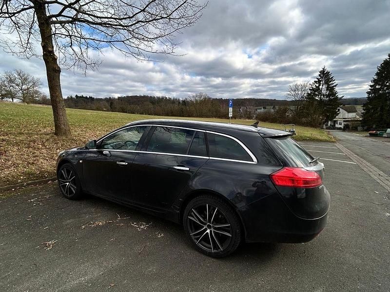 Gebraucht Opel Insignia Edition 160 PS (117 kW) 2012 Schwarz Kombi