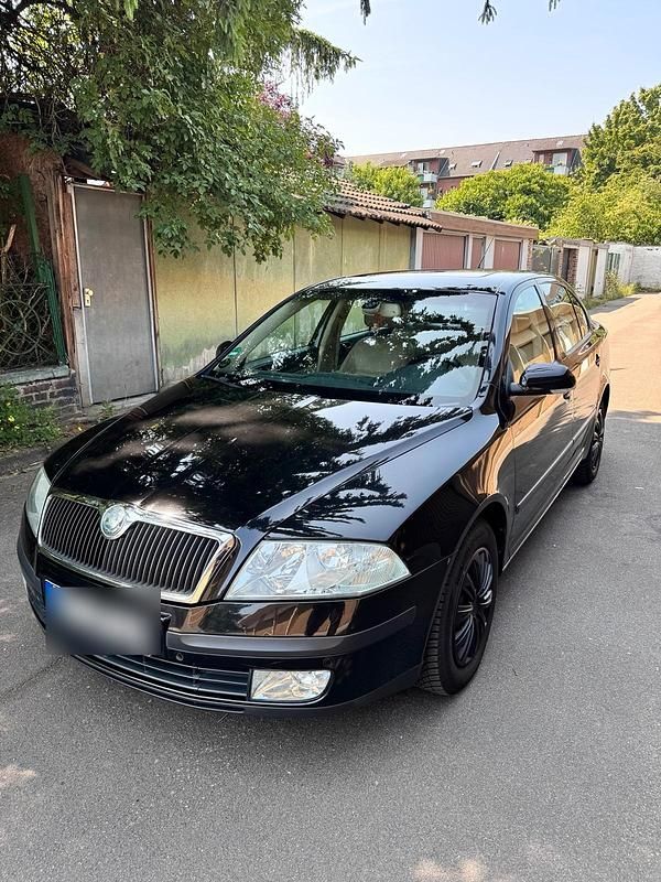 Schwarz Gebraucht 2006 Skoda Octavia Limousine | 2.250 € (Fairer Preis) - Bild 1/4