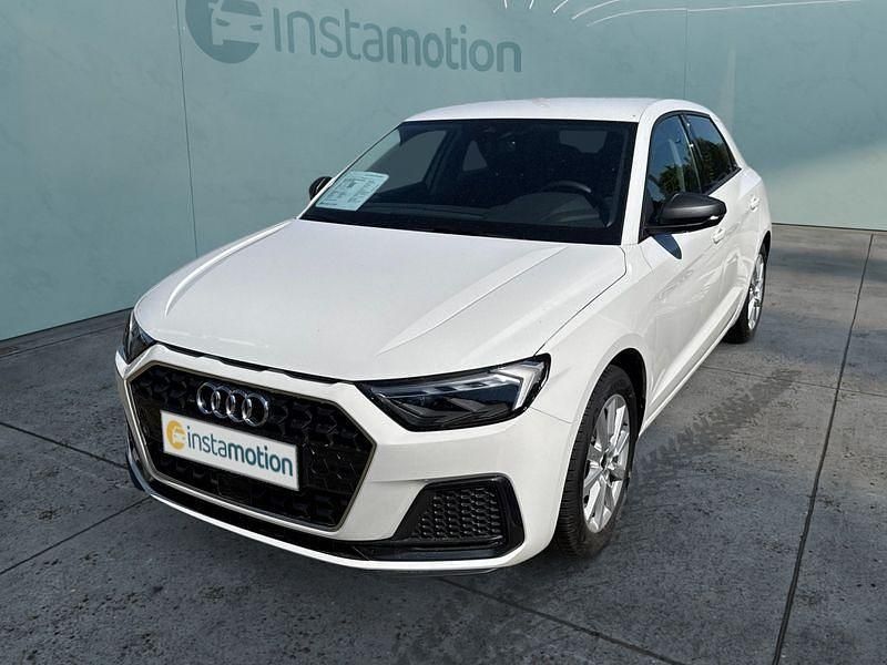 Weiß Gebraucht 2024 Audi A1 Sportback Kleinwagen | 21.399 € (Guter Preis) - Bild 1/4