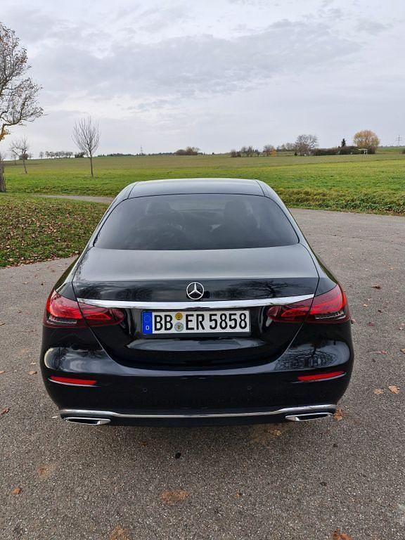 Gebraucht Mercedes E200 197 PS (144 kW) 2022 Schwarz Limousine