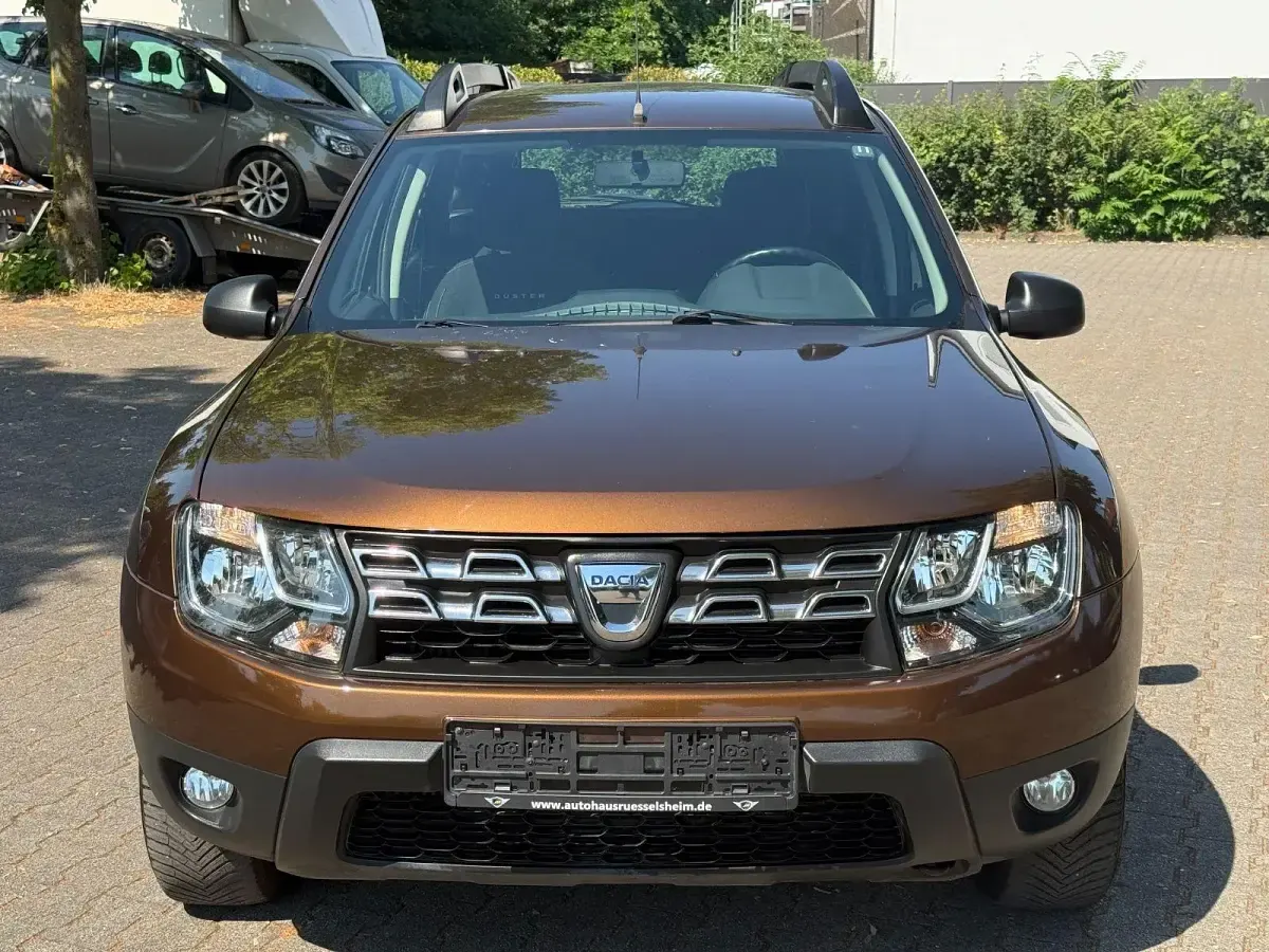 Gebraucht Dacia Duster Lauréate 125 PS (91 kW) 2015 Gold SUV