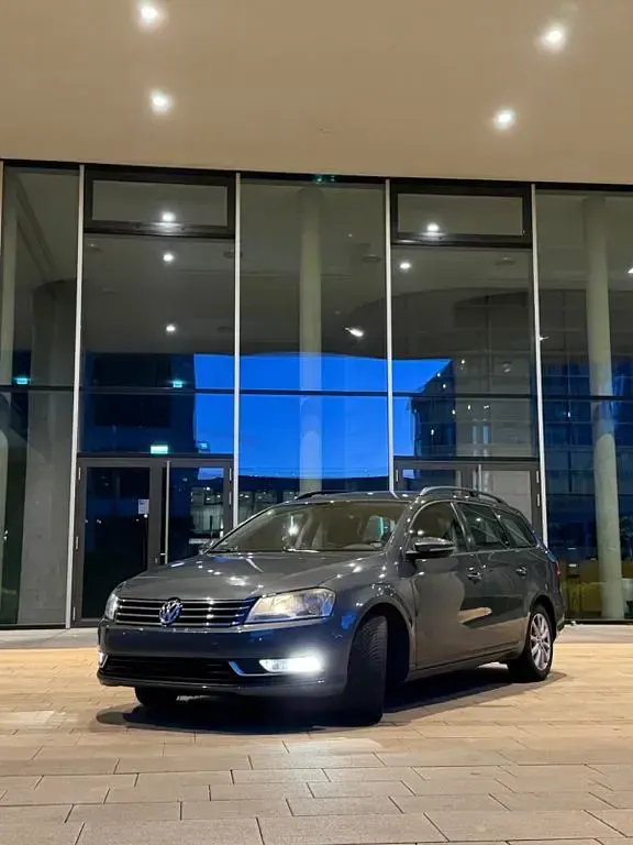 Gebraucht VW Passat Comfortline 122 PS (89 kW) 2011 Blau Kombi