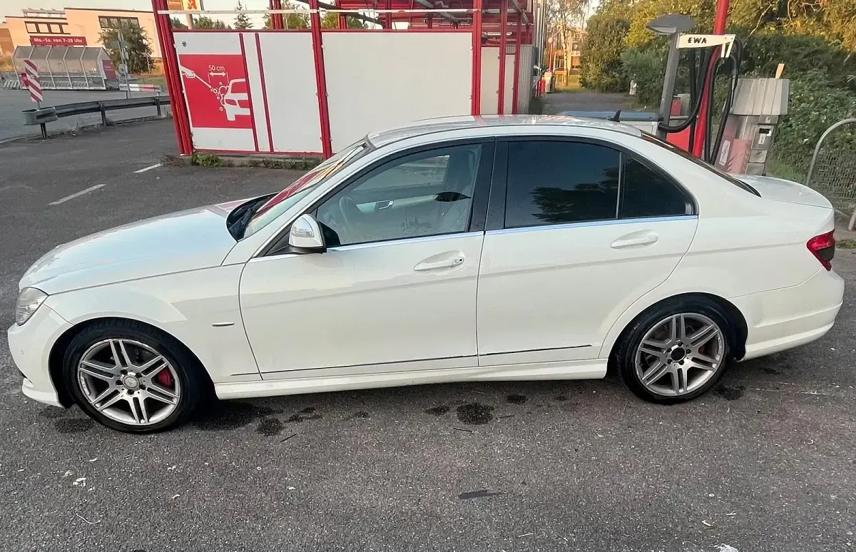 Gebraucht Mercedes C220 170 PS (125 kW) 2008 Weiß Limousine