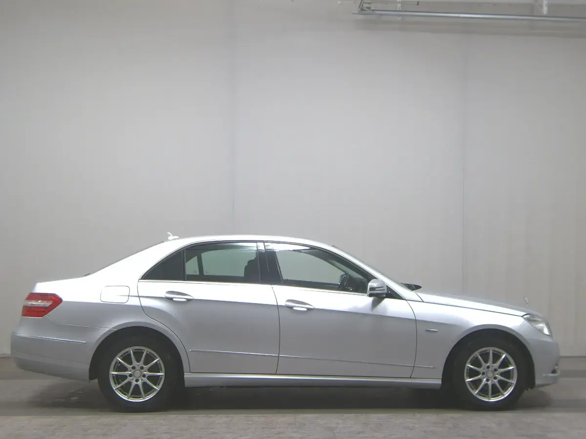 Usata Mercedes E220 170 CV (125 kW) 2012 Argento Berlina