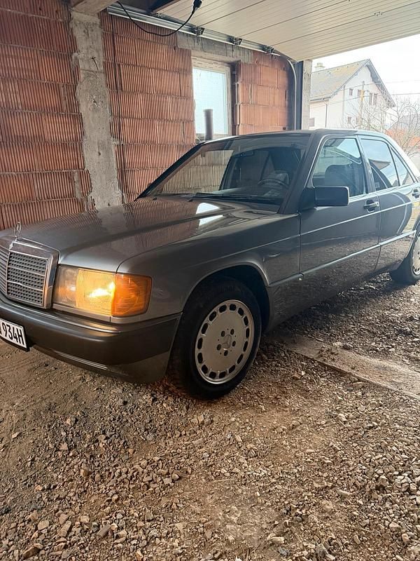Gebraucht Mercedes 190 75 PS (55 kW) 1990 Blau Limousine