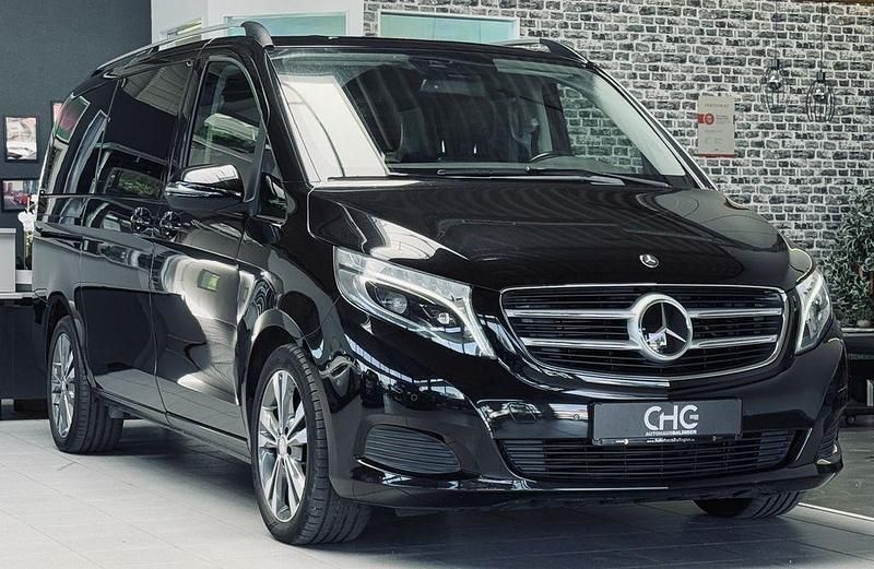 Obsidianschwarz Gebraucht 2017 Mercedes V250 Edition Van / Kleinbus | 38.990 € (Fairer Preis) - Bild 1/4