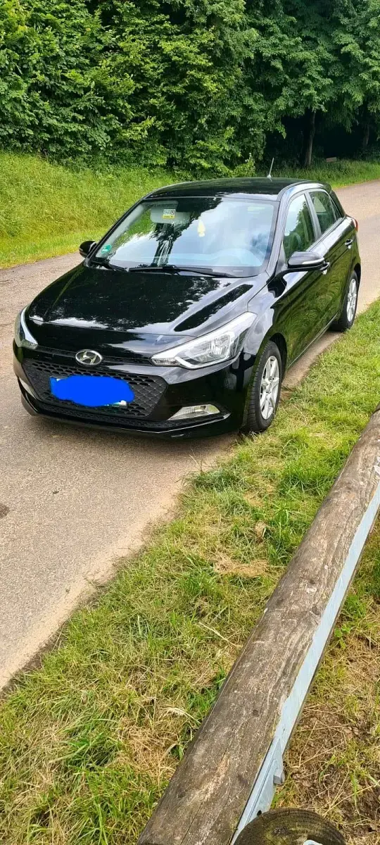 Gebraucht Hyundai i20 75 PS (55 kW) 2016 Schwarz Kleinwagen