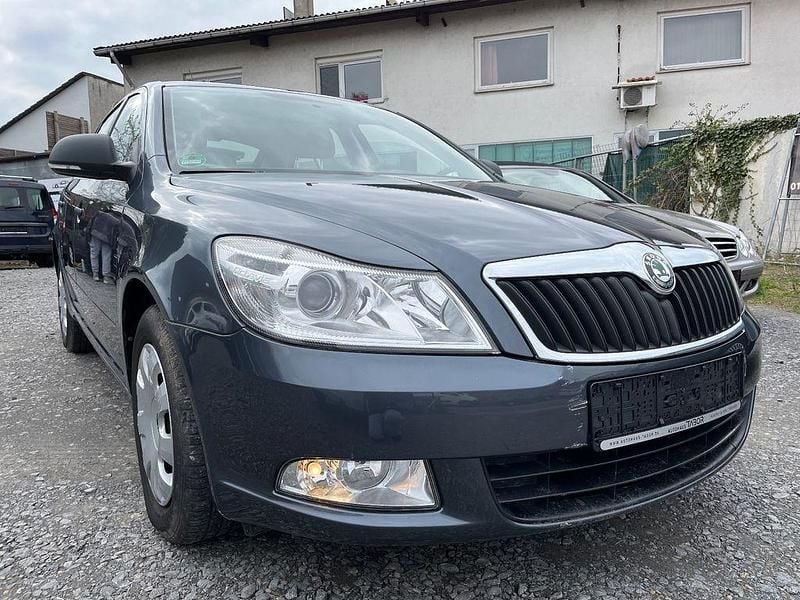 Gebraucht Skoda Octavia 80 PS (58 kW) 2009 Grau Limousine