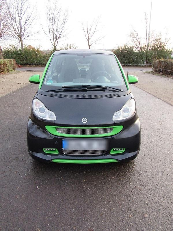 Grau Gebraucht 2010 Smart ForTwo Coupé Pure Coupé | 5.300 € (Fairer Preis) - Bild 1/4