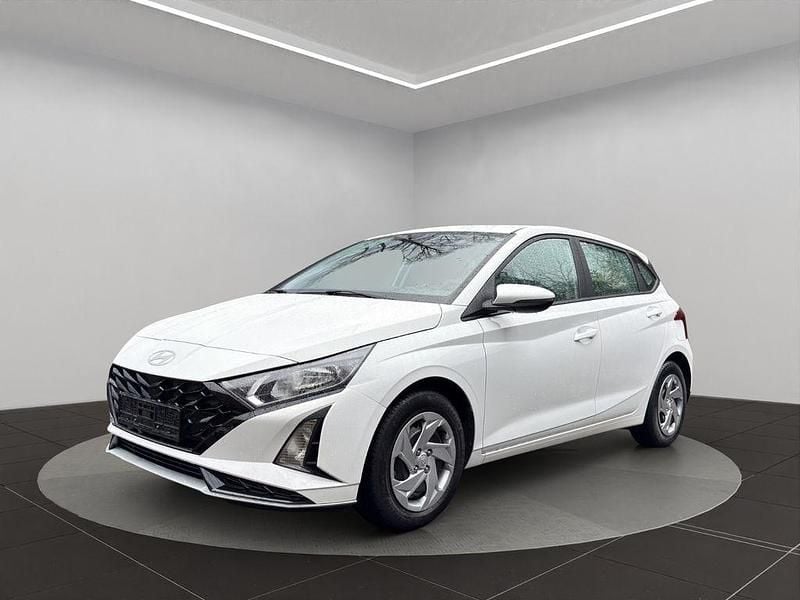 Gebraucht Hyundai i20 Select 101 PS (74 kW) 2024 Weiß Kleinwagen
