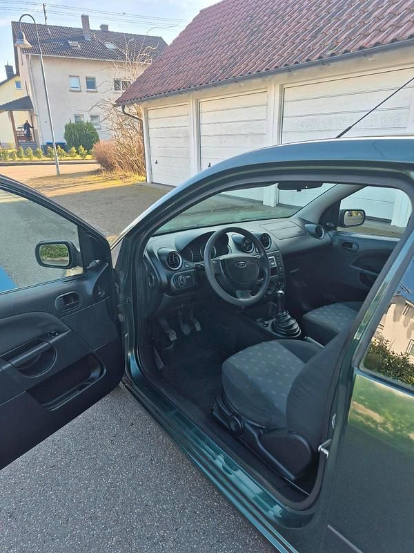 Gebraucht Ford Fiesta 69 PS (50 kW) 2005 Grün Kleinwagen