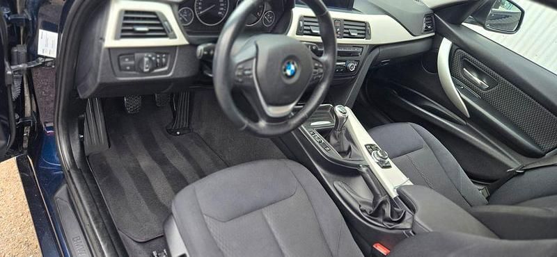 Blau Gebraucht 2013 BMW 320 Limousine | 13.100 € (Fairer Preis) - Bild 1/4