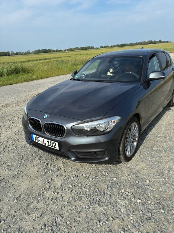 Grau Gebraucht 2018 BMW 118 Kleinwagen | 9.900 € (Guter Preis) - Bild 1/4