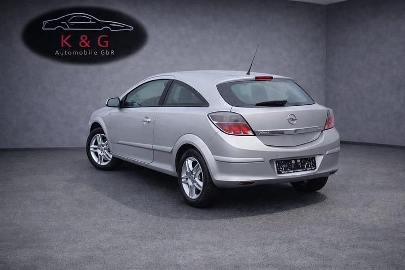 Gebraucht Opel Astra Edition 105 PS (77 kW) 2007 Silber Coupé