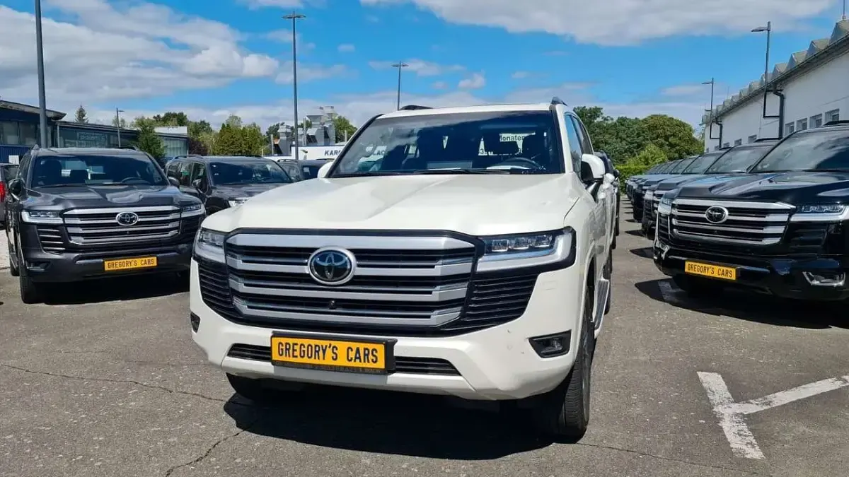 Neu Toyota Land Cruiser Premium 415 PS (305 kW) 2026 Pearl sparkling white SUV