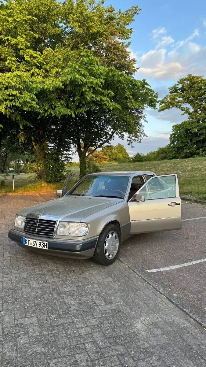 Gebraucht Mercedes E260 166 PS (122 kW) 1989 Gold Limousine
