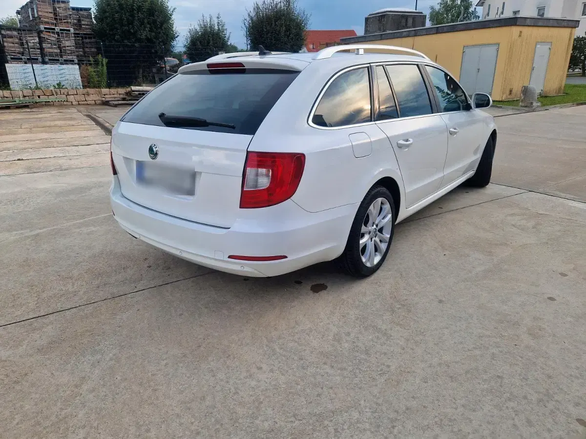 Gebraucht Skoda Superb 140 PS (102 kW) 2013 Weiß Kombi