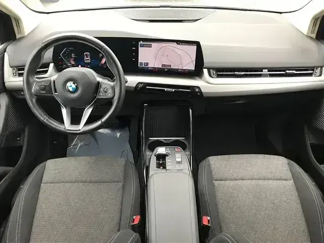 Używany BMW 218 Active Tourer Performance 150 KM (110 kW) 2023 Biały Minivan