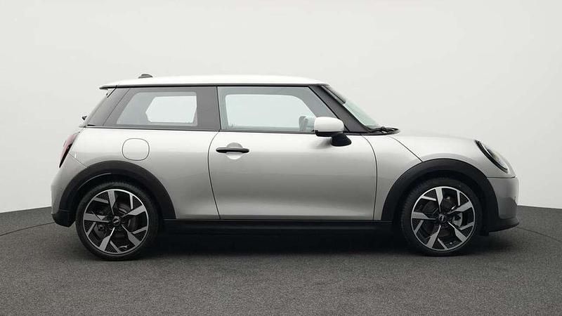 Gebraucht Mini Cooper Favoured 156 PS (114 kW) 2024 Grau Kleinwagen