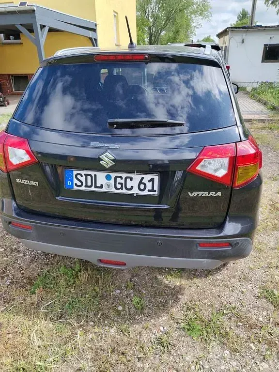 Gebraucht Suzuki Vitara Comfort+ 120 PS (88 kW) 2016 Schwarz SUV