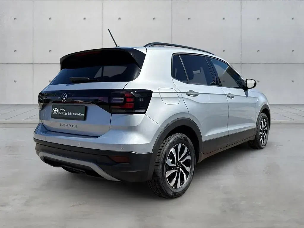 Gebraucht VW T-Cross Life 110 PS (80 kW) 2023 Reflex silver metallic SUV